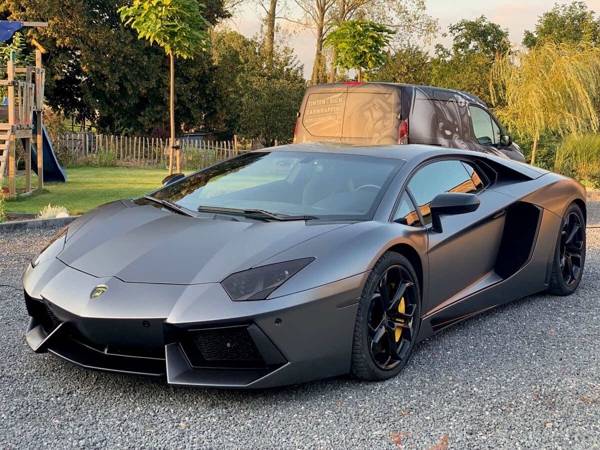 Aventador voorkant satin dark grey